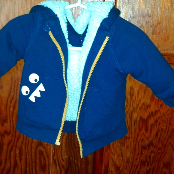 5/15 Two baby sweats and striped matching sweater and pants - Picture 4 of 4